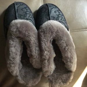 Ugg sheep fur line slipper
